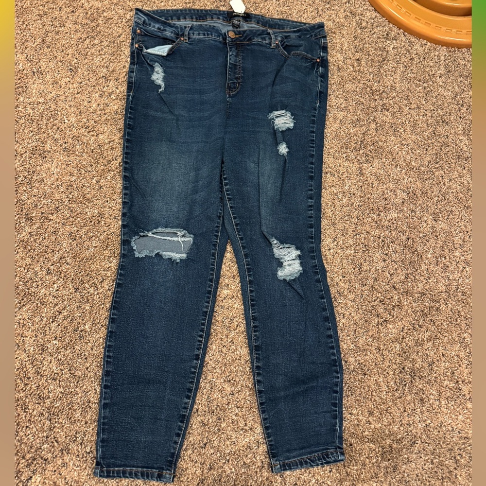 Refuge Distressed Jeans